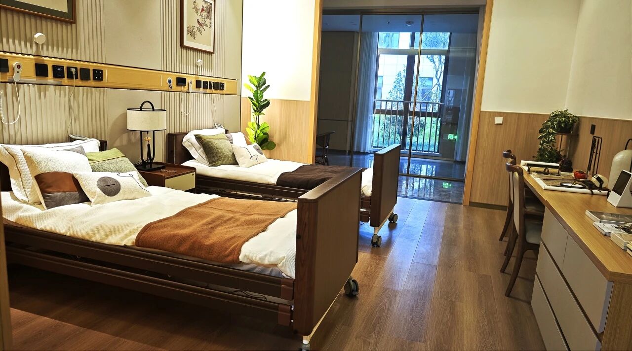 17627519037801556F16.jpg 17627519037801556F16.jpg